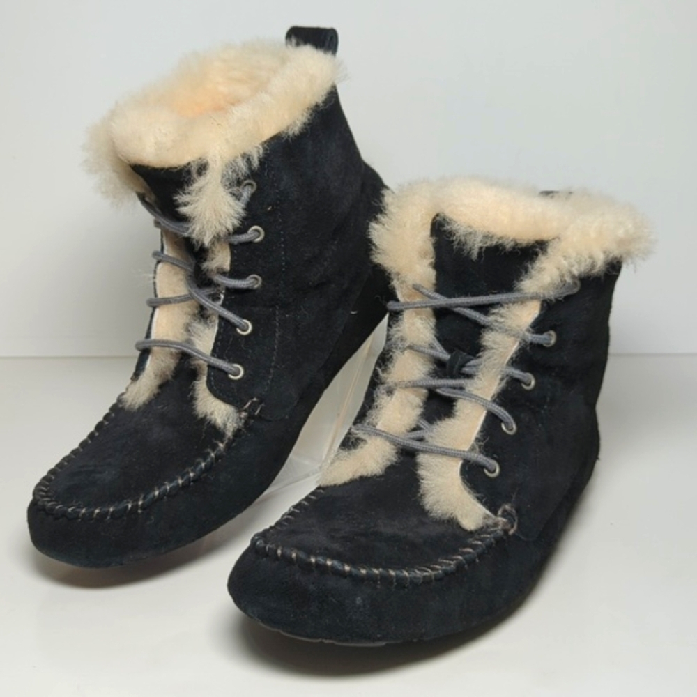 UGG Chickaree boots /booties women's size 8
